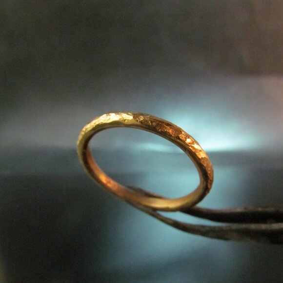 14k yellow gold Unisex hammered wedding ring.Full round ring,handmade unique - Picture 8 of 8